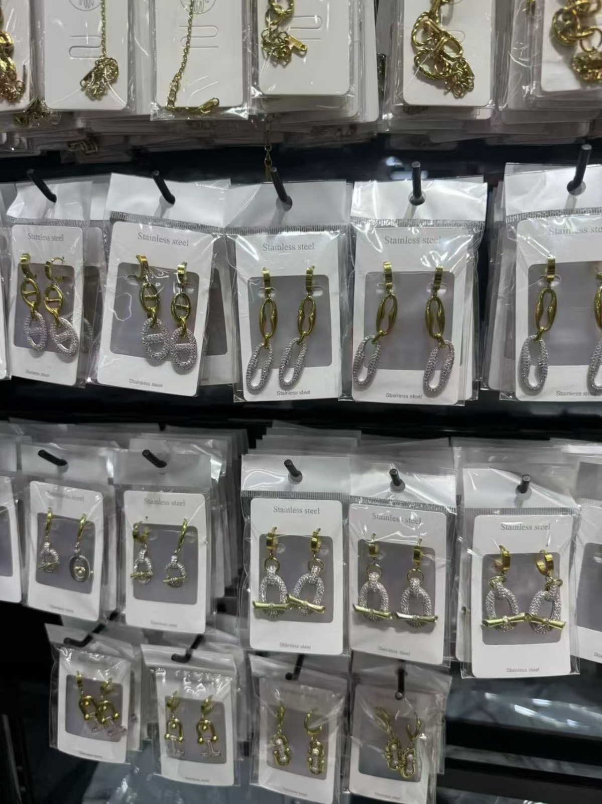Wholesale Assorted Jewelries thumbnail